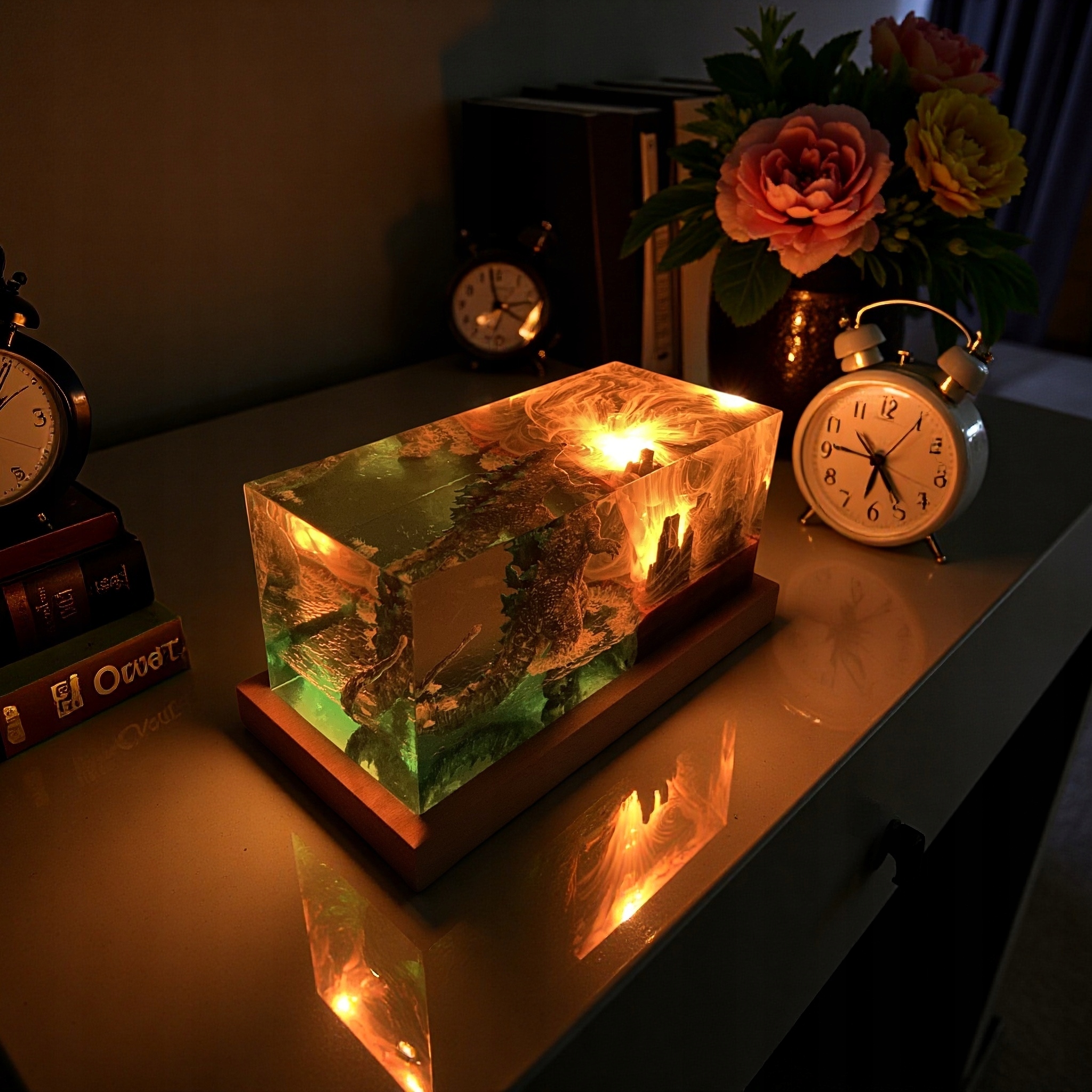 Nowoczesna Lampka na biurko z żywicy motyw Godzilla, resin, LED RGB, pilot - obrazek 2